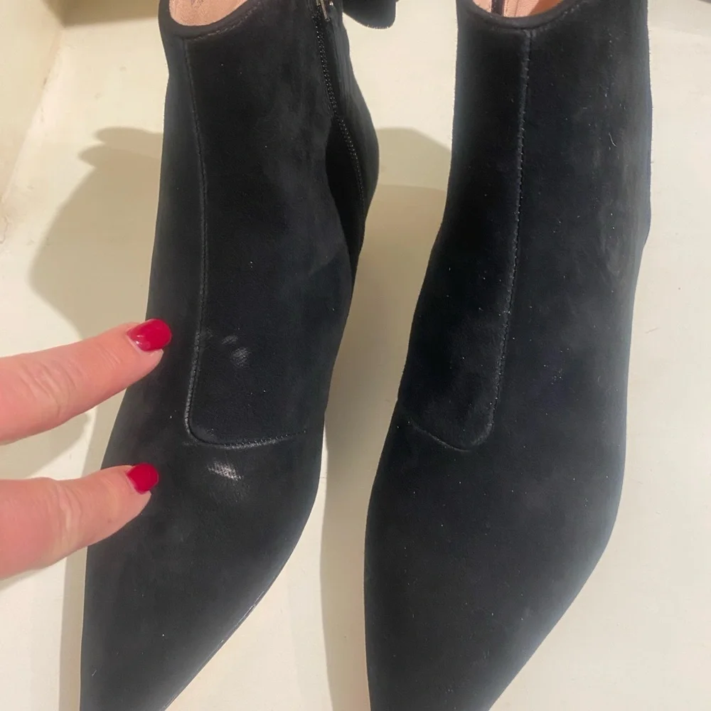 Kate Spade Women’s Black Suede Ankle Kitten Heel Donella Boot New Size 7.5 scuff
